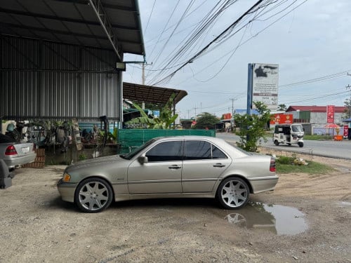 ឡានលក់បន្ទាន់ 4500$ ចចារ  ស្អាត ជិះស្រួល ត្រជាក់ចិត្ត យ៉ាន់ 19 អុីង