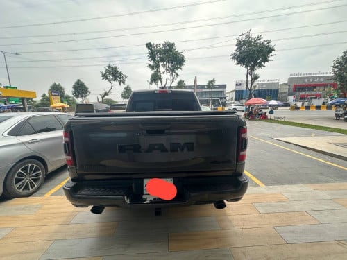公羊霸王龙5.7 V8