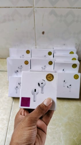មានលក់ប្រភេទកាស airpods2  airpods3 airpods4 តម្លៃក្រោមទីផ្សារ