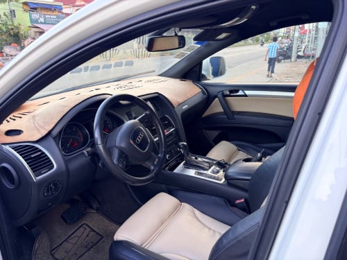 ខ្ញុំចង់លក់ AudiQ7