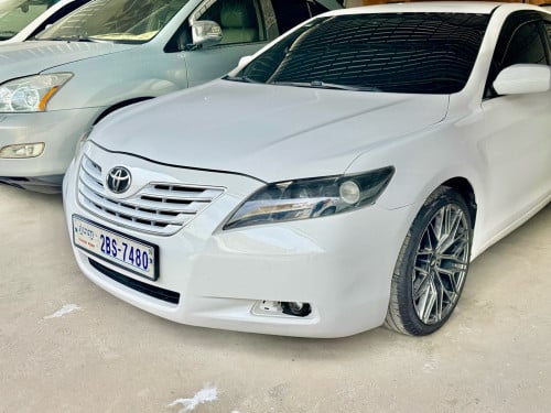 ឡានលក់ Camry 09 LE កៅអីចុច ព៉ោង9 ក្នុងលឿង ម៉ាញ៉េJBL មានហ្រ្វាំងABS & VSC ពណ៌ស