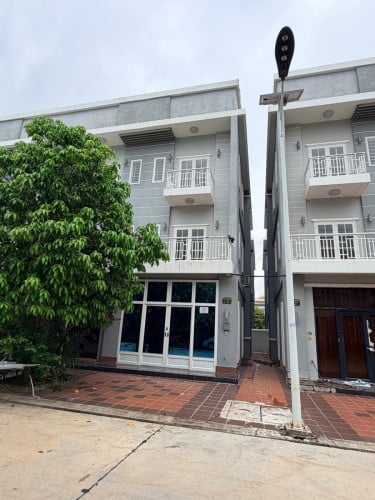 ផ្ទះលក់ បុរីវិមានភ្នំពេញ មុខកំពូលDlink-E0-E2 for sale