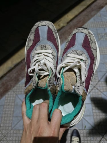 ស្បែកជើង Gucci Size 43