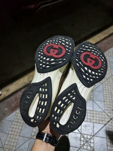 ស្បែកជើង Gucci Size 43