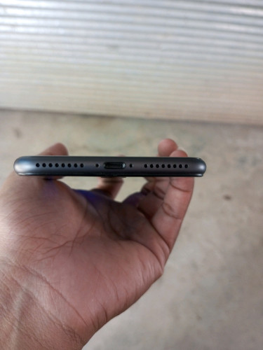 លក់ I Phone 8plus ថ្មីស្អាត 70$ចចរា