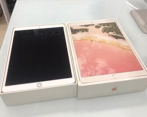 មានលក់IPad pro 10.5 ប្រេីSim +wifi 64GB ពណ៌ ផ្កាឈូក ..អត់ជាប់ Lock អត់មាន iCloud