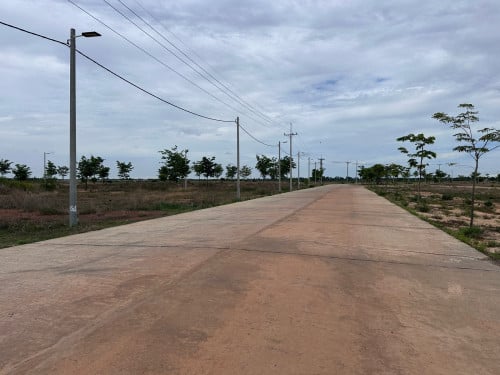 ដីមួយហត​ នៅបន្ទាយស្រី​ ប្លង់​រឹង​ L-Map