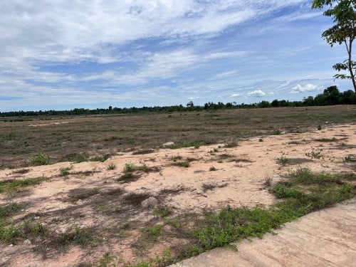 ដីមួយហត​ នៅបន្ទាយស្រី​ ប្លង់​រឹង​ L-Map