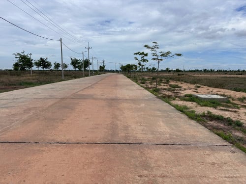 ដីមួយហត​ នៅបន្ទាយស្រី​ ប្លង់​រឹង​ L-Map