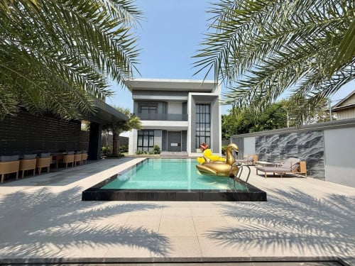 𝐅𝐨𝐫 𝐑𝐞𝐧𝐭: Luxury Villa 4-Bedroom with Private Swimming Pool