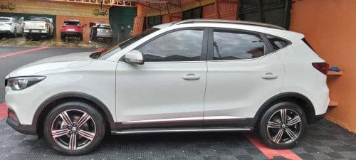 លកឡាន MG zsតំលៃ 15500$