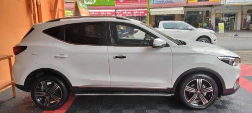 លកឡាន MG zsតំលៃ 15500$