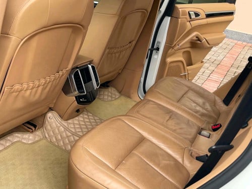 ឡានលក់Porsche.Cayenne.ឆ្នាំ2013ម៉ាសូ៍ត