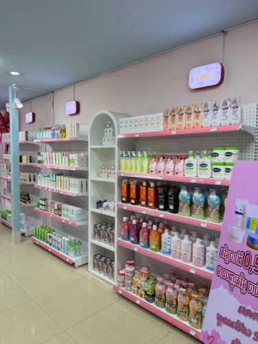 សេងហាង Skin Care មានសម្ភារៈ Decor តុ ទូ ធ្នេី ថ្មី99%