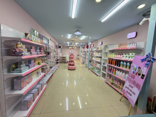 សេងហាង Skin Care មានសម្ភារៈ Decor តុ ទូ ធ្នេី ថ្មី99%
