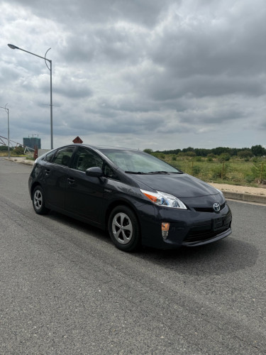 ស្តុកថ្មីToyota Prius 2013 option3 មានប្រាក់ចូលរួមត្រឹមតែ1មុឺនដកឡានយកទៅប្រើមិនឆែកCBC