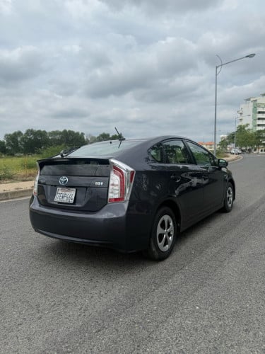 ស្តុកថ្មីToyota Prius 2013 option3 មានប្រាក់ចូលរួមត្រឹមតែ1មុឺនដកឡានយកទៅប្រើមិនឆែកCBC