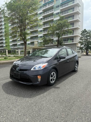 ស្តុកថ្មីToyota Prius 2013 option3 មានប្រាក់ចូលរួមត្រឹមតែ1មុឺនដកឡានយកទៅប្រើមិនឆែកCBC