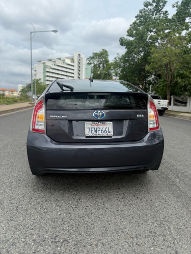 ស្តុកថ្មីToyota Prius 2013 option3 មានប្រាក់ចូលរួមត្រឹមតែ1មុឺនដកឡានយកទៅប្រើមិនឆែកCBC