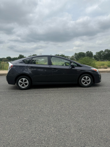 ស្តុកថ្មីToyota Prius 2013 option3 មានប្រាក់ចូលរួមត្រឹមតែ1មុឺនដកឡានយកទៅប្រើមិនឆែកCBC