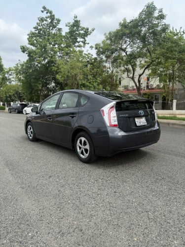 ស្តុកថ្មីToyota Prius 2013 option3 មានប្រាក់ចូលរួមត្រឹមតែ1មុឺនដកឡានយកទៅប្រើមិនឆែកCBC
