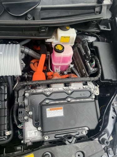 ស្តុកថ្មីToyota Prius 2013 option3 មានប្រាក់ចូលរួមត្រឹមតែ1មុឺនដកឡានយកទៅប្រើមិនឆែកCBC