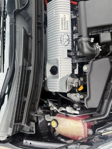 ស្តុកថ្មីToyota Prius 2013 option3 មានប្រាក់ចូលរួមត្រឹមតែ1មុឺនដកឡានយកទៅប្រើមិនឆែកCBC