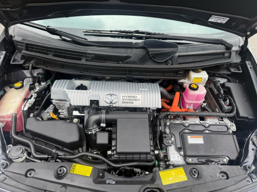 ស្តុកថ្មីToyota Prius 2013 option3 មានប្រាក់ចូលរួមត្រឹមតែ1មុឺនដកឡានយកទៅប្រើមិនឆែកCBC