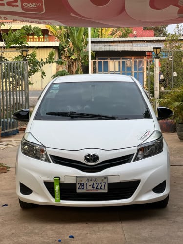 ឡានToyota Vitz 2012