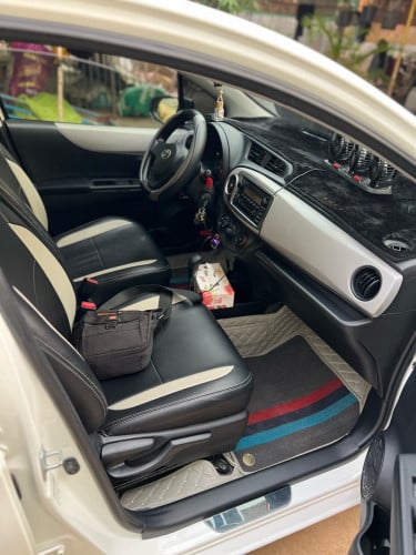ឡានToyota Vitz 2012