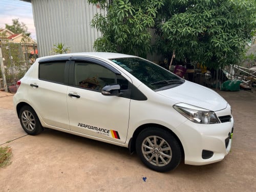 ឡានToyota Vitz 2012