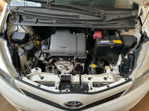 ឡានToyota Vitz 2012