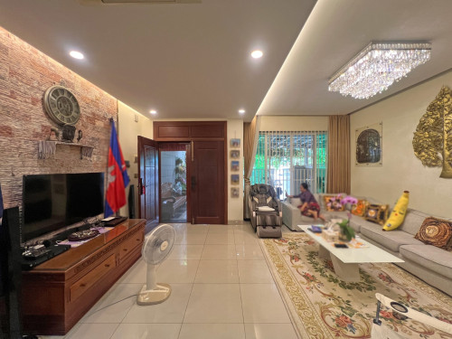 🏘 វីឡាភ្លោះ (Twin) ក្នុងបុរី New Century Villa ត្រូវការលក់បន្ទាន់ខ្លាំង