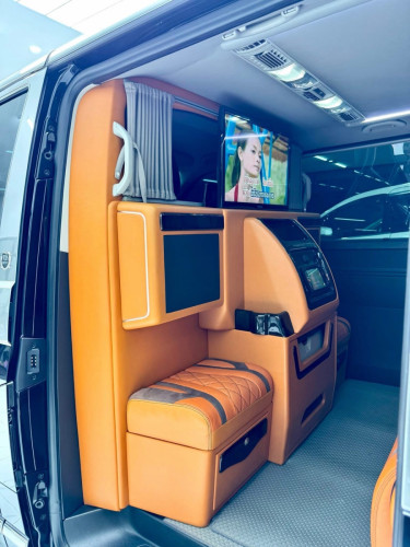៖  Volkswagen Caravelle តួវែង​  2018​ (​ ពណ៌ខ្មៅ🖤)V4 2.0L( ម៉ាស៊ីន​សាំង​​ )