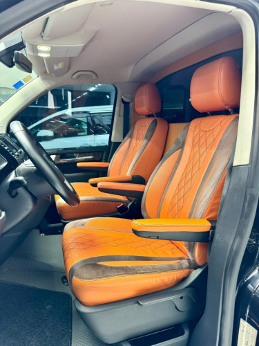 ៖  Volkswagen Caravelle តួវែង​  2018​ (​ ពណ៌ខ្មៅ🖤)V4 2.0L( ម៉ាស៊ីន​សាំង​​ )