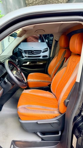 ៖  Volkswagen Caravelle តួវែង​  2018​ (​ ពណ៌ខ្មៅ🖤)V4 2.0L( ម៉ាស៊ីន​សាំង​​ )
