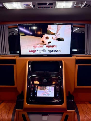 ៖  Volkswagen Caravelle តួវែង​  2018​ (​ ពណ៌ខ្មៅ🖤)V4 2.0L( ម៉ាស៊ីន​សាំង​​ )