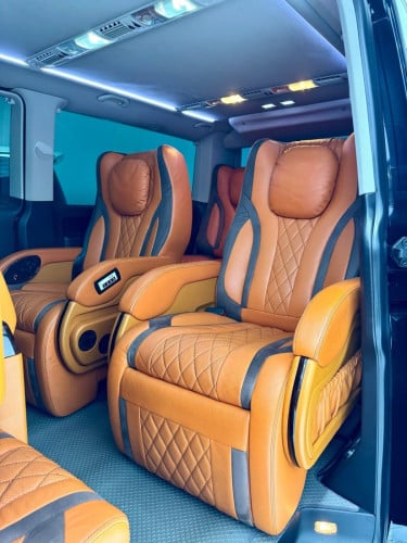 ៖  Volkswagen Caravelle តួវែង​  2018​ (​ ពណ៌ខ្មៅ🖤)V4 2.0L( ម៉ាស៊ីន​សាំង​​ )
