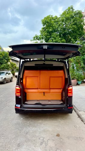 ៖  Volkswagen Caravelle តួវែង​  2018​ (​ ពណ៌ខ្មៅ🖤)V4 2.0L( ម៉ាស៊ីន​សាំង​​ )