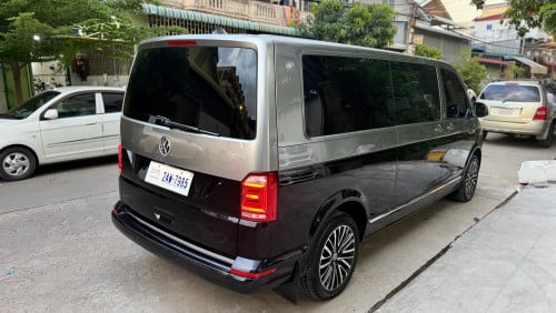៖  Volkswagen Caravelle តួវែង​  2018​ (​ ពណ៌ខ្មៅ🖤)V4 2.0L( ម៉ាស៊ីន​សាំង​​ )