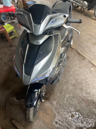 410$ year 2019 Honda air blade 125cc