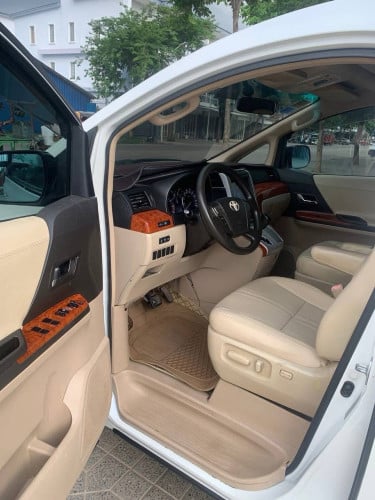 Alphard 2010