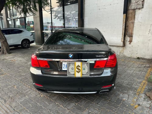 BMW740
