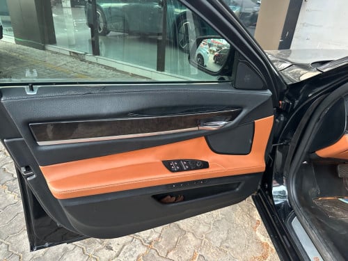 BMW740