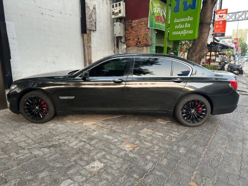 BMW740