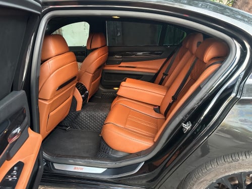BMW740