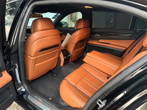 BMW740
