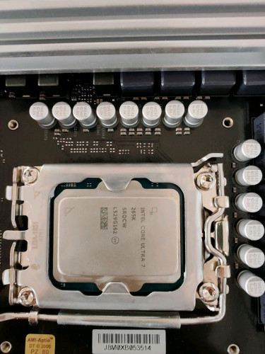 Core Ultra 7 265K+Board b860 នៅថ្មី99%