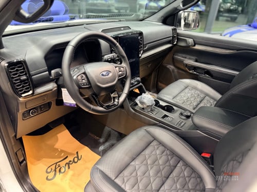 Ford Everest Platinum 3.0Lម៉ាស៊ីន6ម៉ាស៊ូត
