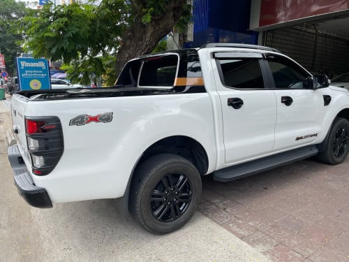 Ford wildtrak ឆ្នាំ2022 BI-Turbo ពីរមុឺនគីឡូសុីន